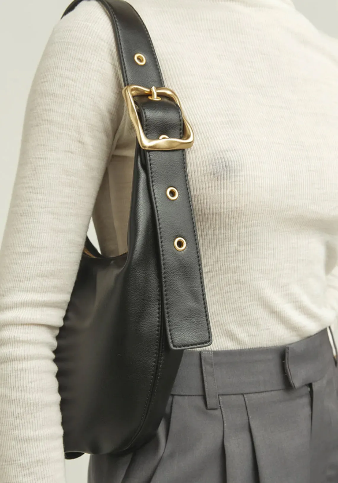 EVERYDAY CROISSANT BLACK
