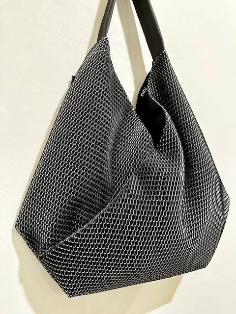 InZu Bevel Bag Black Hive