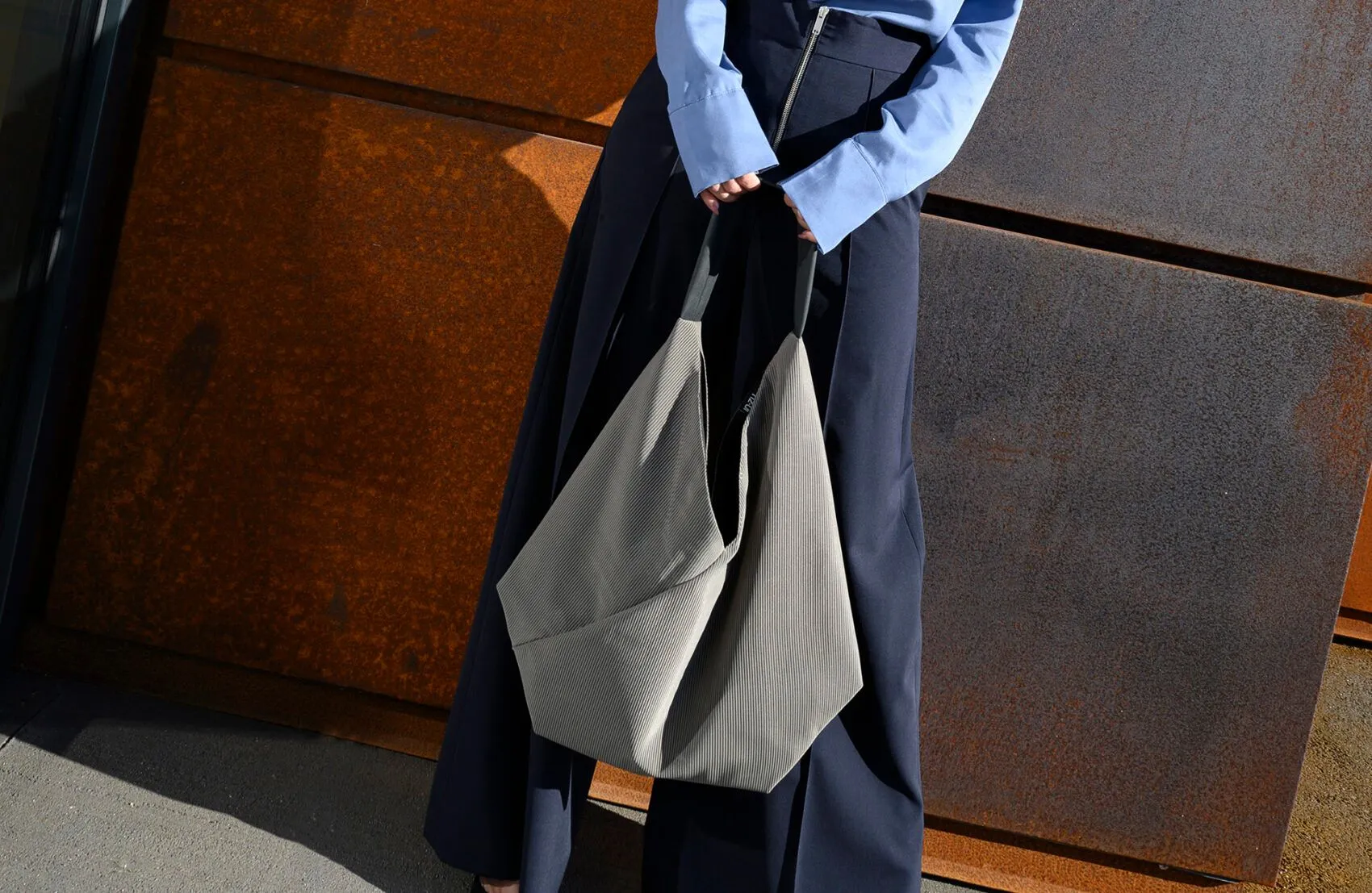InZu Bevel Bag Black Hive